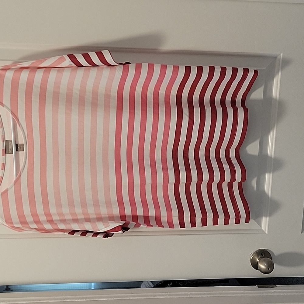 Like new, worn once, dry cleaned top. Chico's brand, variegated pink colors - Picture 2 of 5